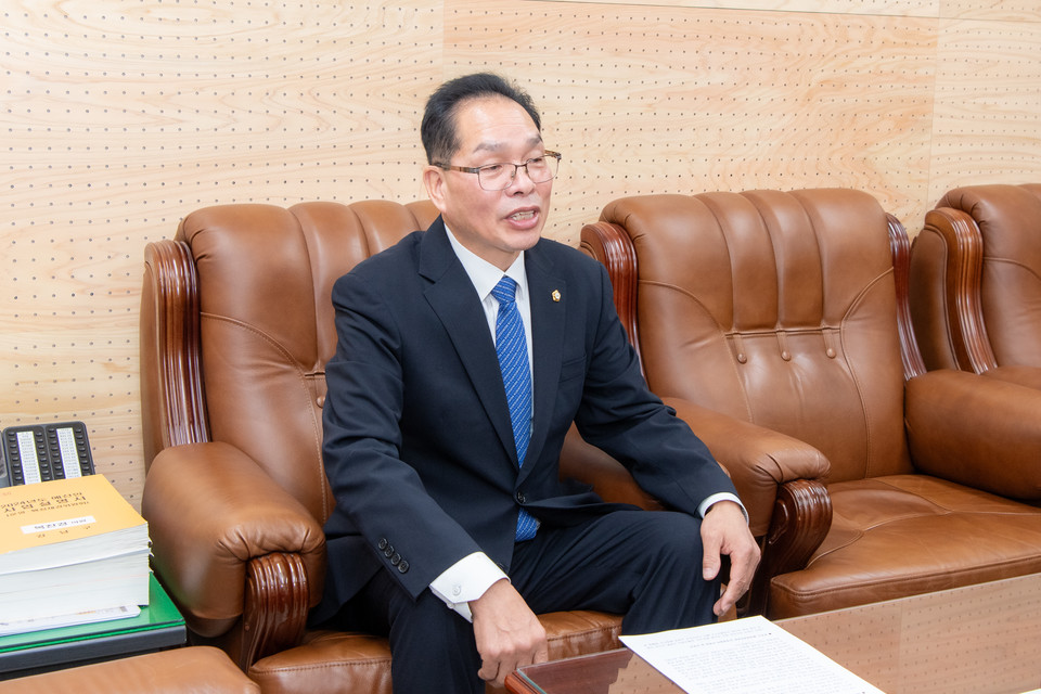 복진경 행정재경위원장