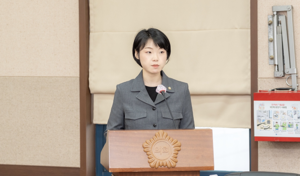 강남구의회 오온누리 의원이 제317회 임시회 행정재경위원회 1차회의에서 발언하고 있다.