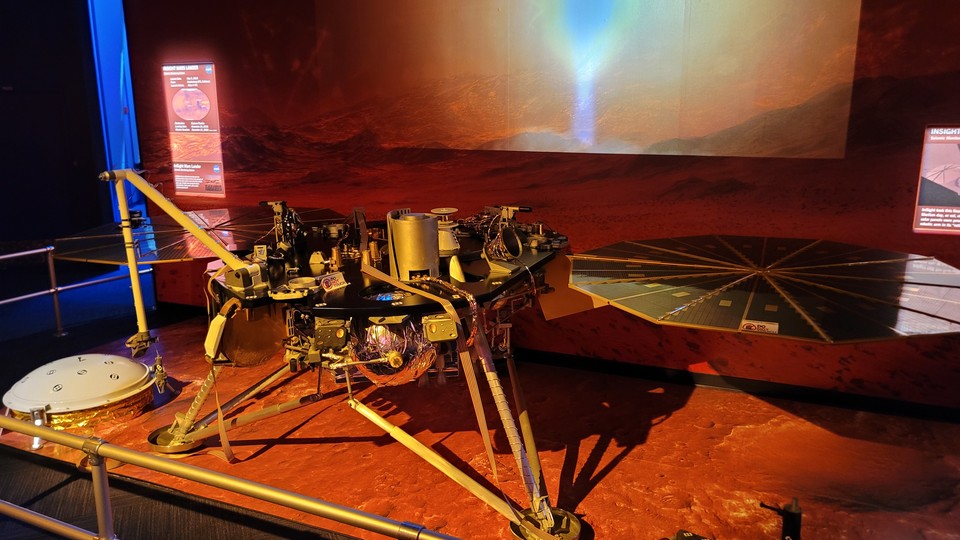 조현성 학생이 Kennedy Space Center에서 실제로 촬영한 화성 고정로버, ‘InSight’