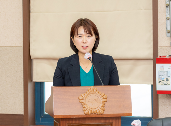 박다미 강남구의원이 2월 16일(금) 강남구의회 행정재경위원회 제1차 회의에서 제안설명하고 있다.