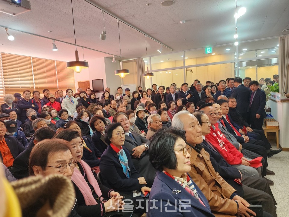 개소식에 참석한 주민들