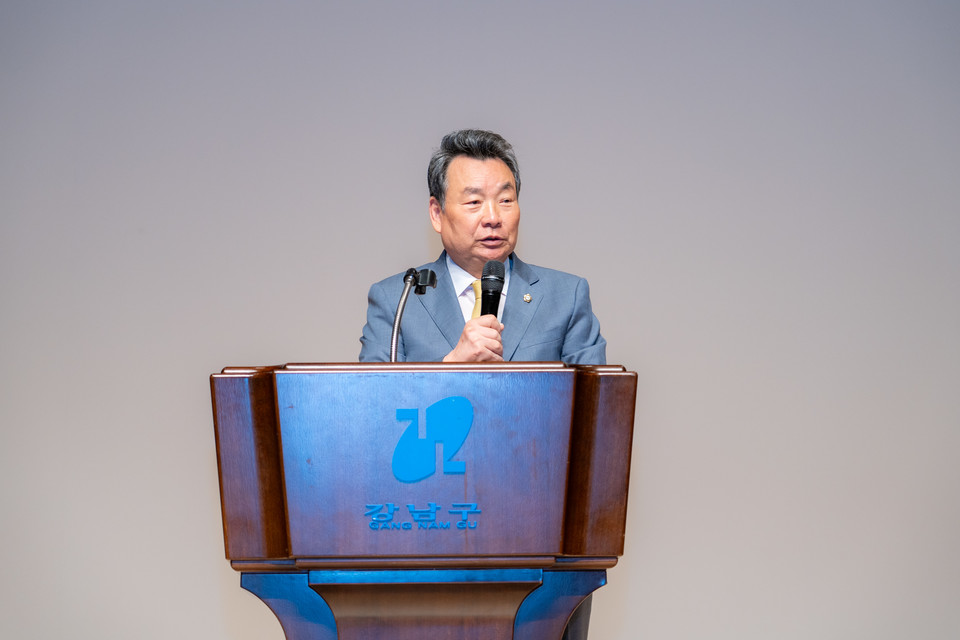 25일 강남구 자율방재단 16주년 기념행사에서 축사를 하는 김형대 의장