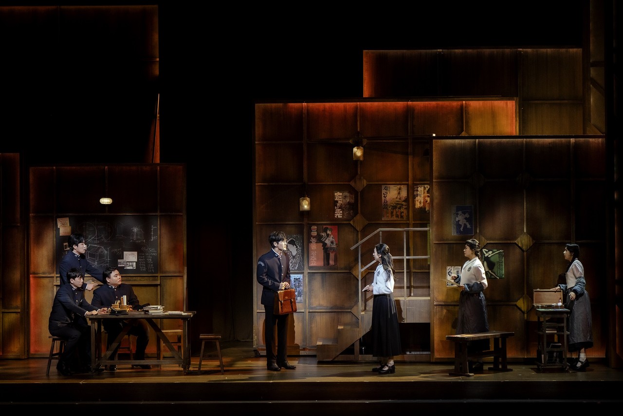 공연사진 1막 2장_박은태(윤이선 역), 박지연(서진연 역), 전재홍(이수한 역) 외 ㅣ 제공. 오디컴퍼니(주)