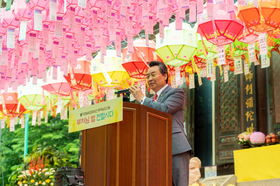 지난 5월 15일 ‘봉은사 봉축법요식’ 에서 강남구의회 김형대 의장이 축사를 하고 있다.