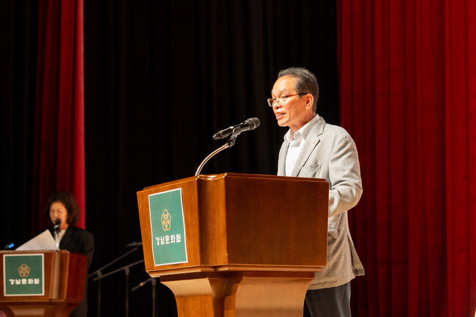 22일 ‘제21회 강남전국국악경연대회’에 참석한 복진경 행정재경위원장이 축사를 하고 있다.