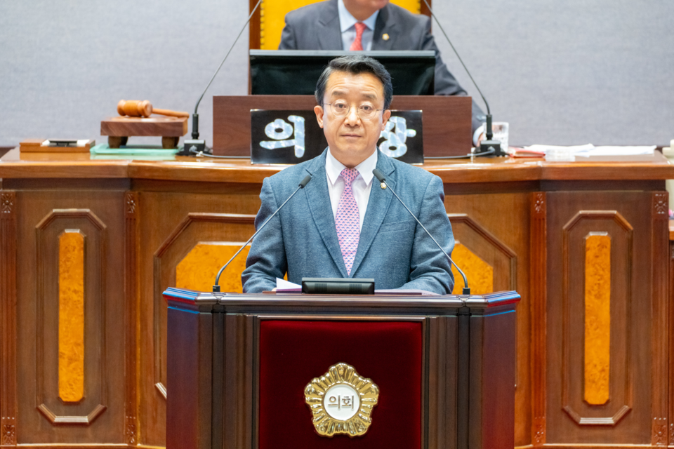 강남구의회 윤석민 의원이 제319회 제1차 정례회(제3차 본회의)에서 5분 발언을 하고 있다.