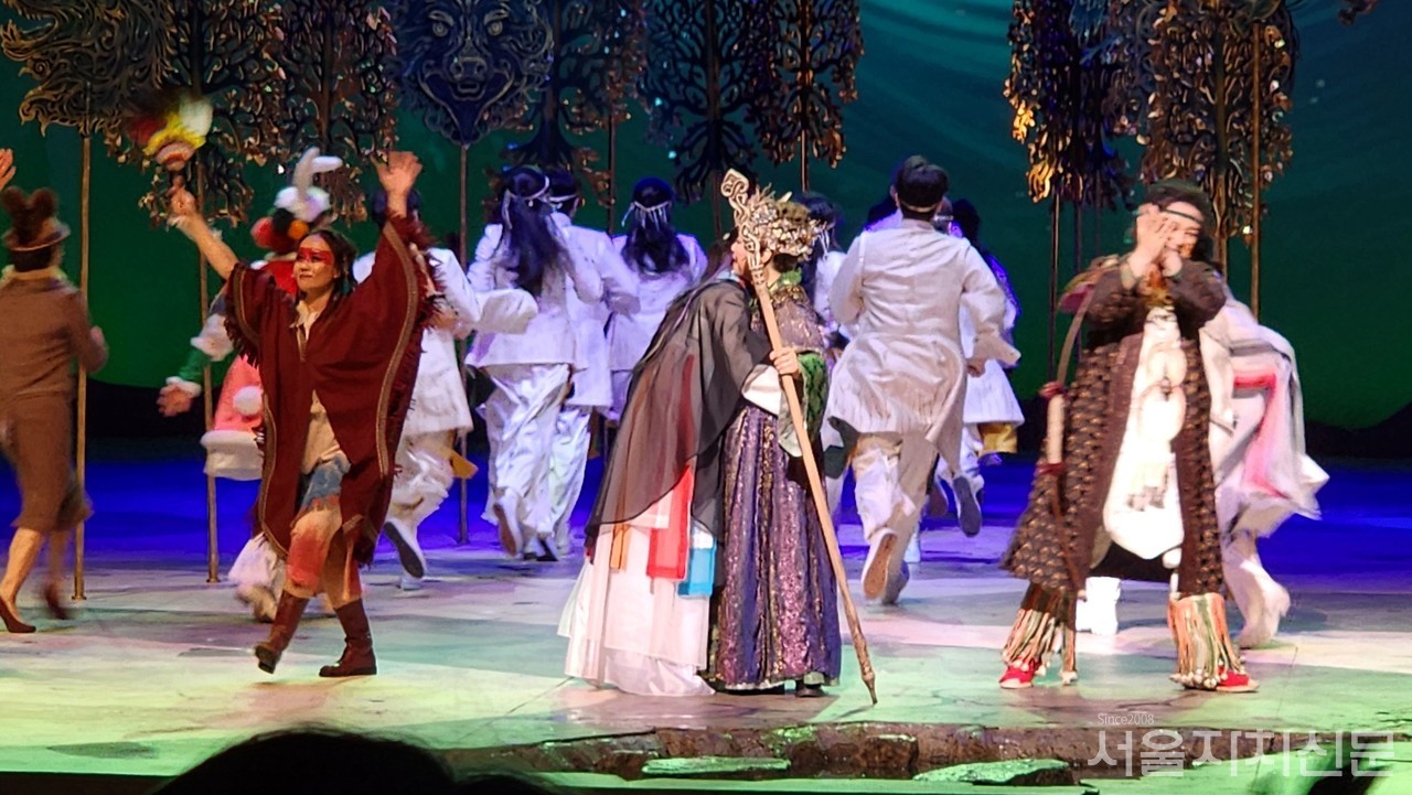 ▲ '만신 : 페이퍼 샤먼' 배우들 ㅣ 서울자치신문 DB