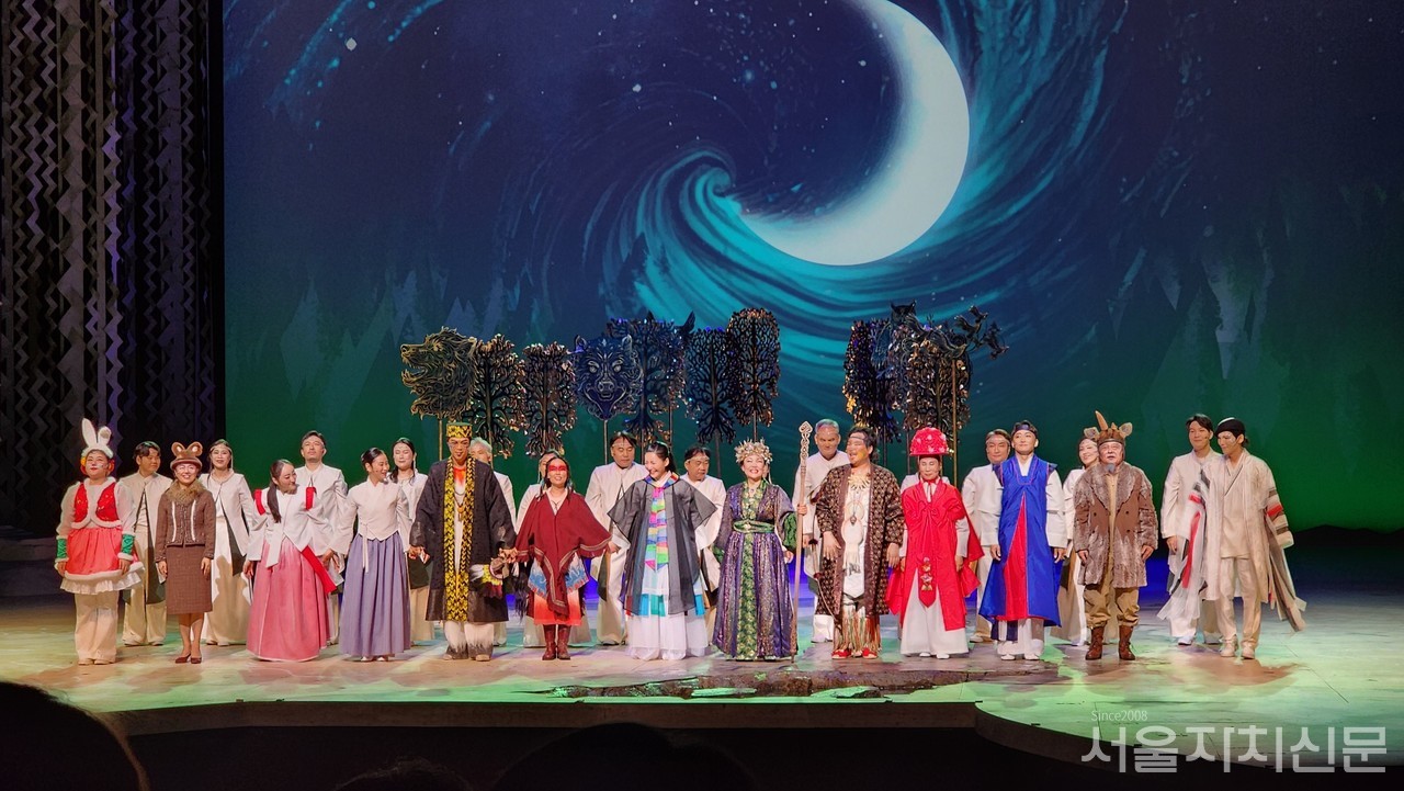 ▲ '만신 : 페이퍼 샤먼' 배우들 ㅣ 서울자치신문 DB