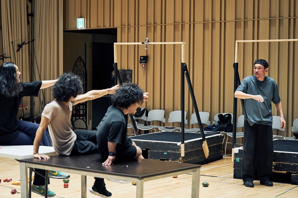 연극 ‘맥베스’ 연습실 사진 황정민 배우ㅣ제공 ㈜샘컴퍼니