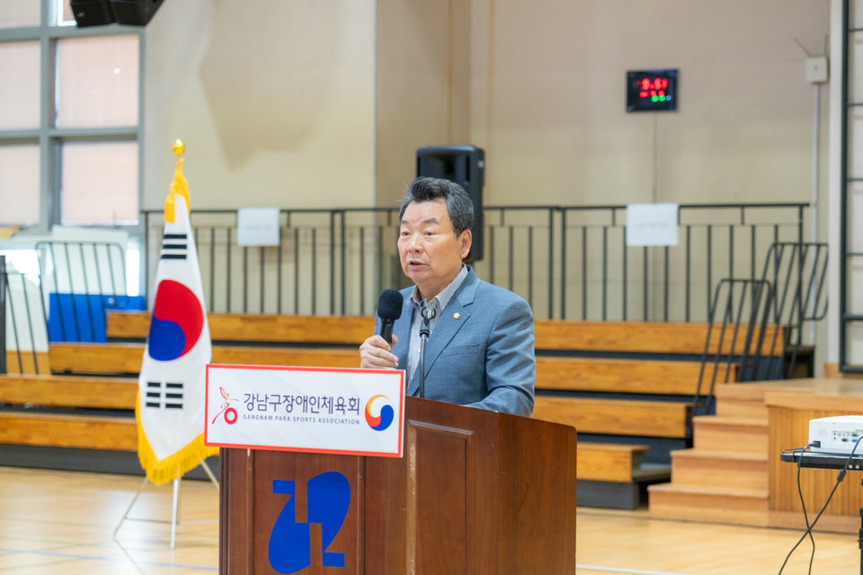 지난 6일 강남스포츠문화센터에서 열린 ‘제2회 강남구청장배 어울림 탁구대회’ 에서 강남구의회 김형대 의장이 축사를 하고 있다. 