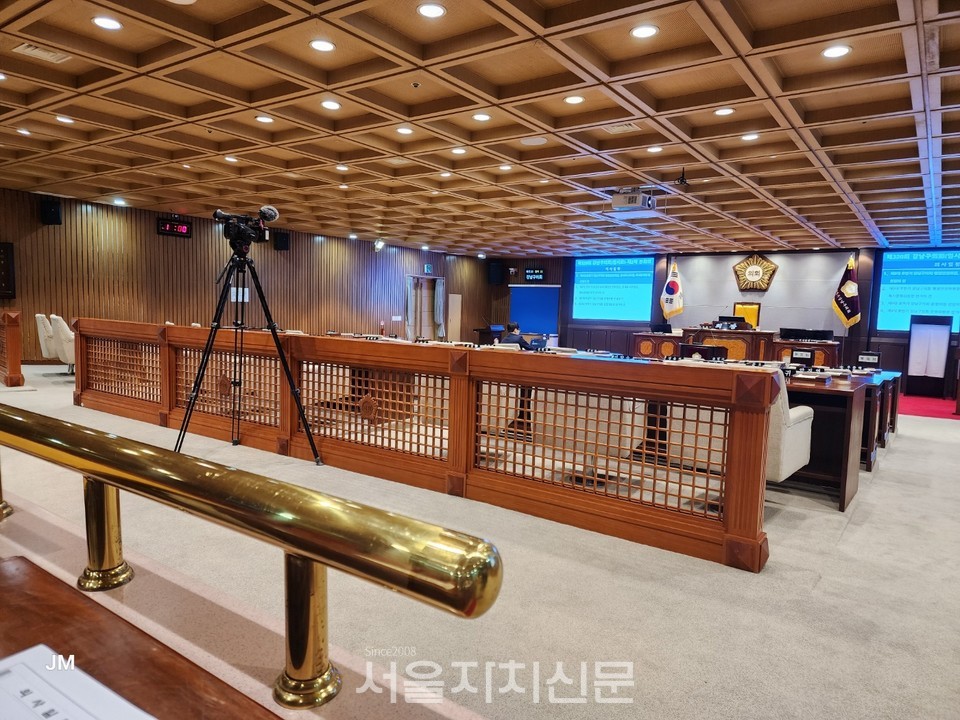 정회중인 강남구의회