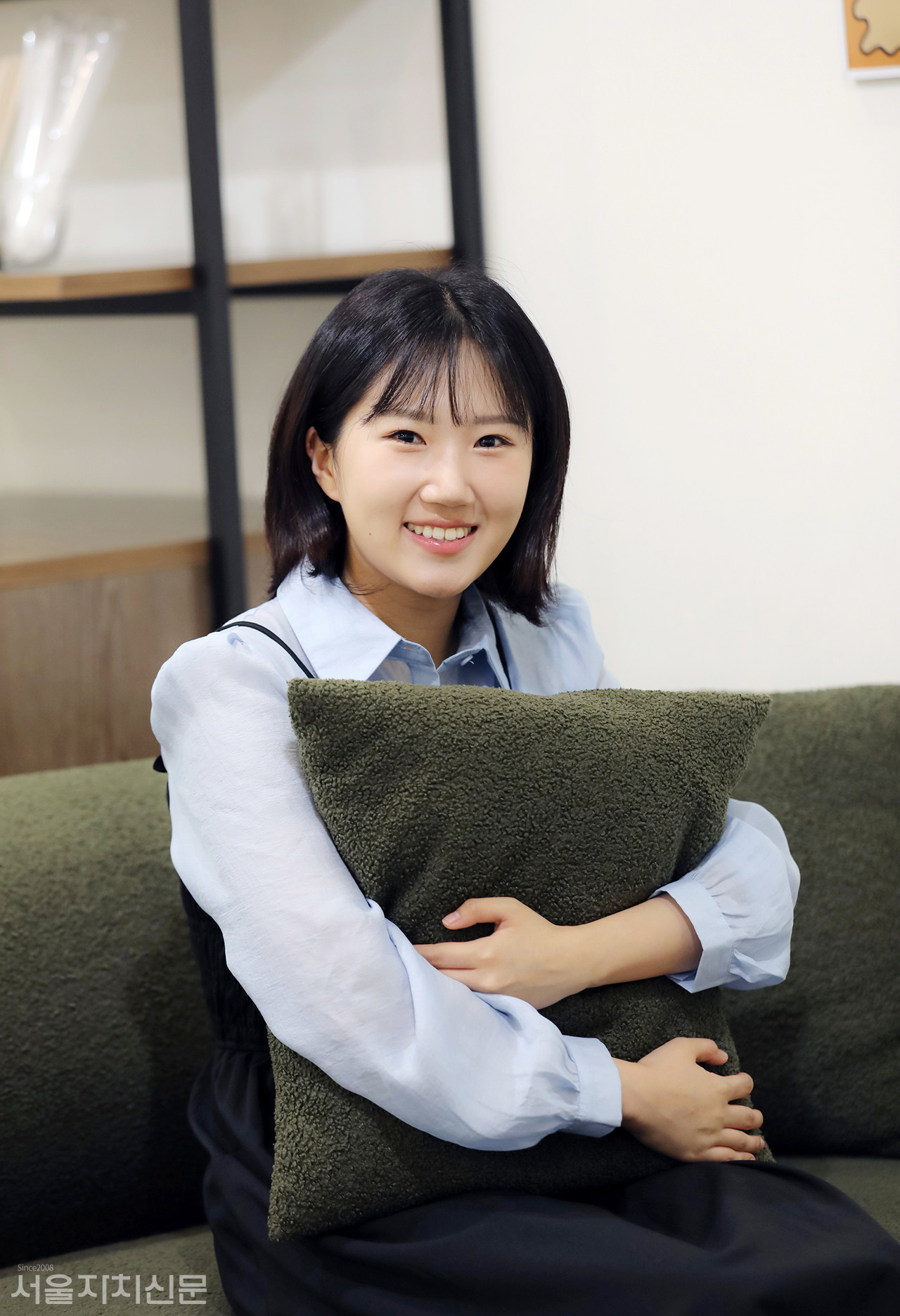 ▲ 배우 김단이가 인터뷰에 앞서 사진 촬영을 진행 중이다