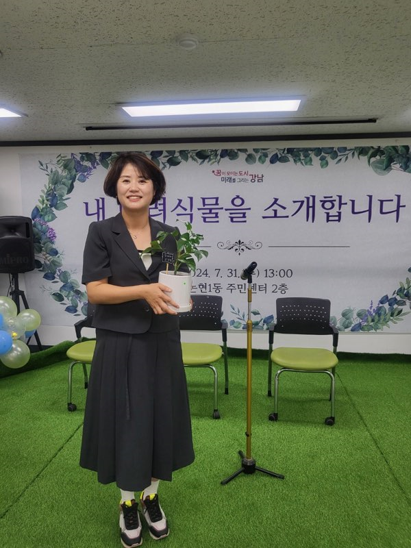 강남구의회 김진경 구의원, 논현1동 내.반.소. 전시회 참석