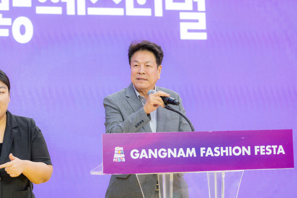 지난 27일 ‘2024 강남페스티벌’ 개막제에서 강남구의회 이호귀 의장이 인사를 하고 있다.