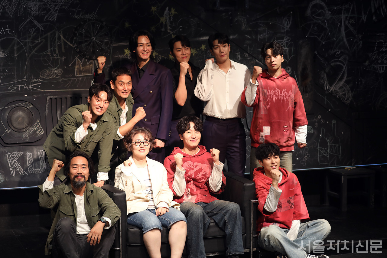 연극 '킬롤로지' 프레스콜 단체사진 ㅣ 사진 김수현 기자