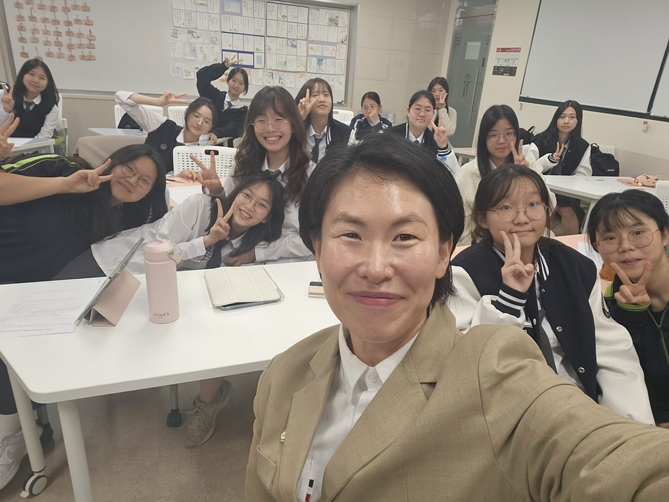 강남구의회 손민기 구의원, 진선여고 초청 진로 특강