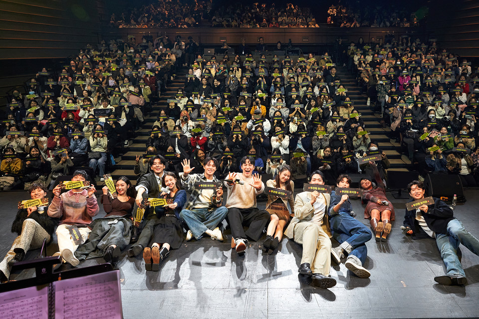 쇼케이스 단체 사진