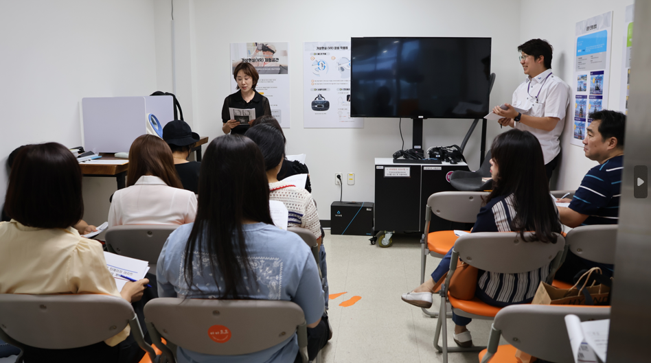 지난 6월 홍제역 틴에이저 아지트(가칭) 신설을 위한 학부모 간담회 현장