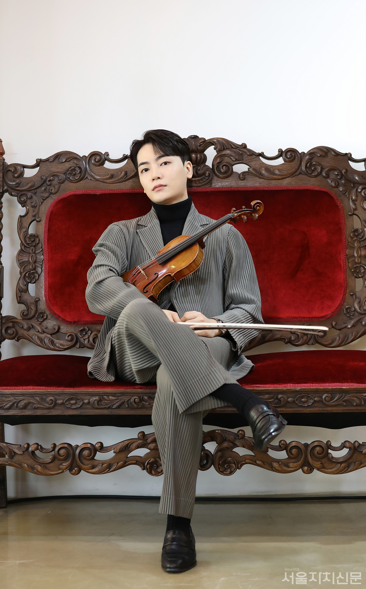 ▲인터뷰 전 사진 촬영 중인 배우 겸 바이올리니스트 홍석기