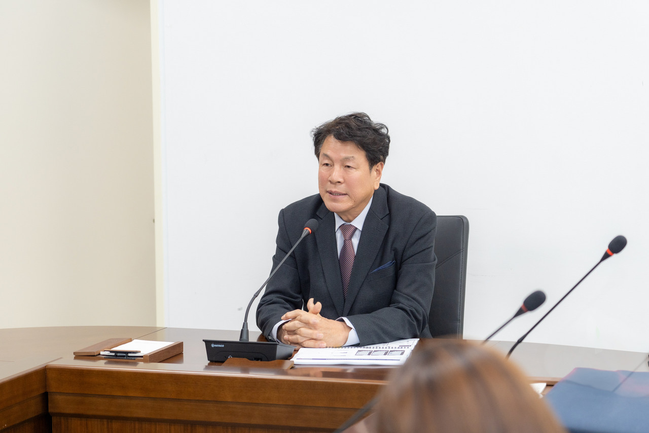 ▲ 지난 12일에 열린 강남구의회 마약류 및 유해약물 근절 대책 연구회에서 이호귀 의장이 축사를 하고 있다.