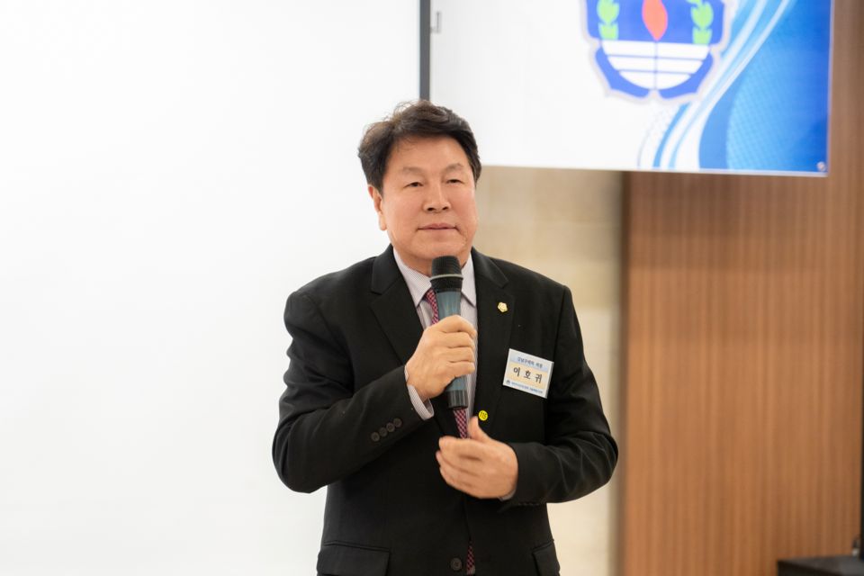 지난 14일 ‘제18차 서울 통일안보 특강’ 에서 강남구의회 이호귀 의장이 축사를 하고 있다.