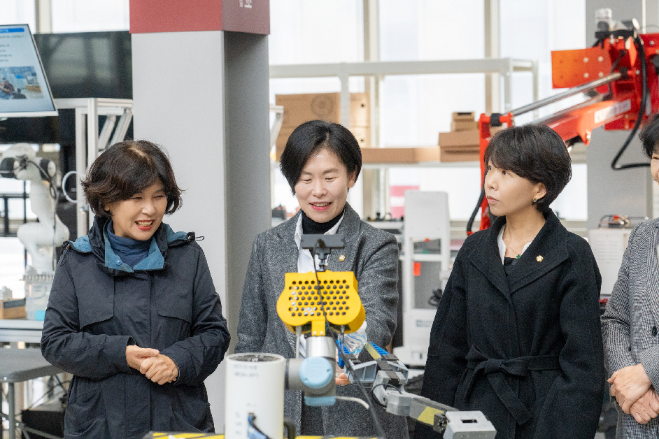 왼쪽부터 이향숙 구의원, 손민기 구의원, 이도희 경제도시위원장