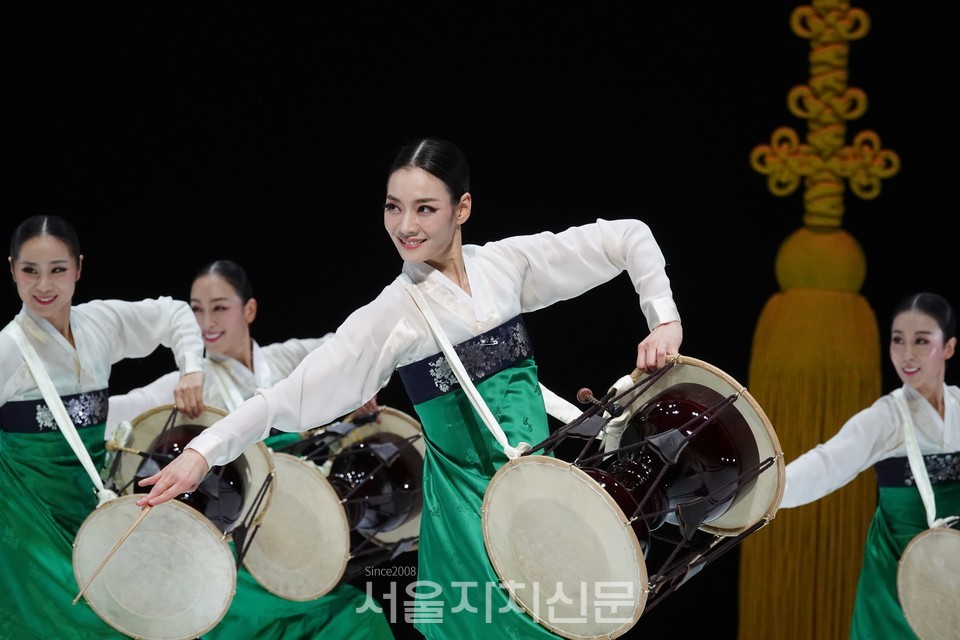 ▶서민들의 흥과 신명이 어우러진 '장고춤'