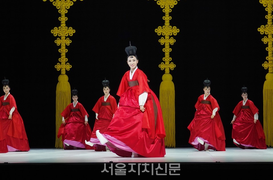 ▶ 이번 작품을 위해 특별히 창작한 '신태평무