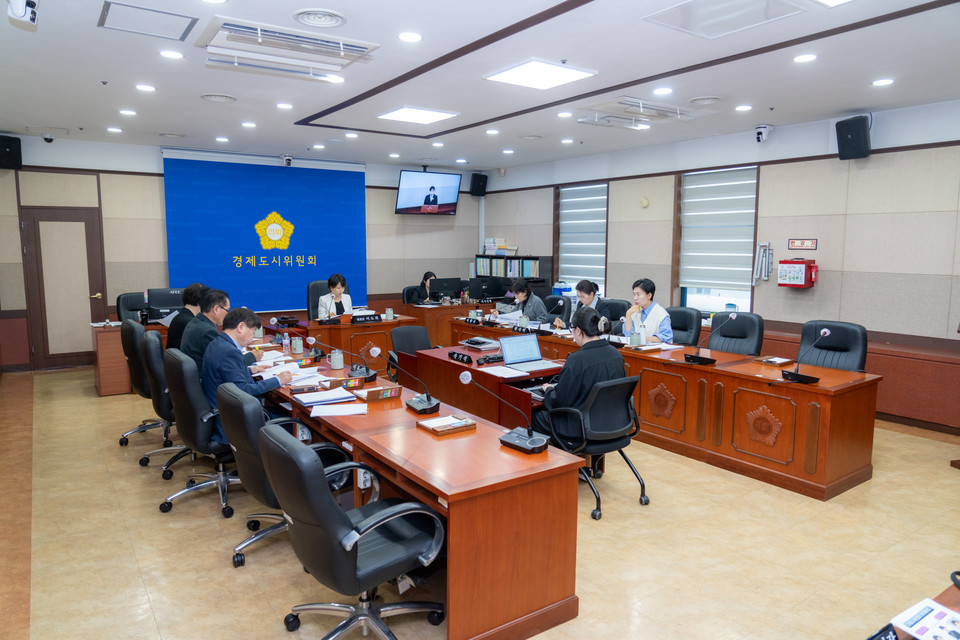 강남구의회 경제도시위원회, 2025년 예산안 심사 완료
