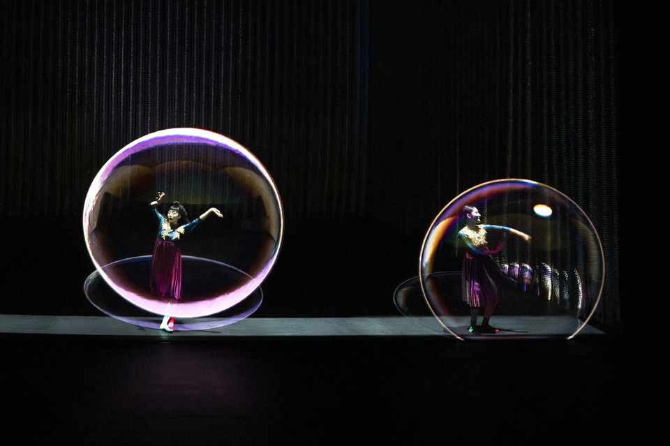 안은미컴퍼니 드레곤즈 공연 사진 ©포테이니 크리스토필로풀루