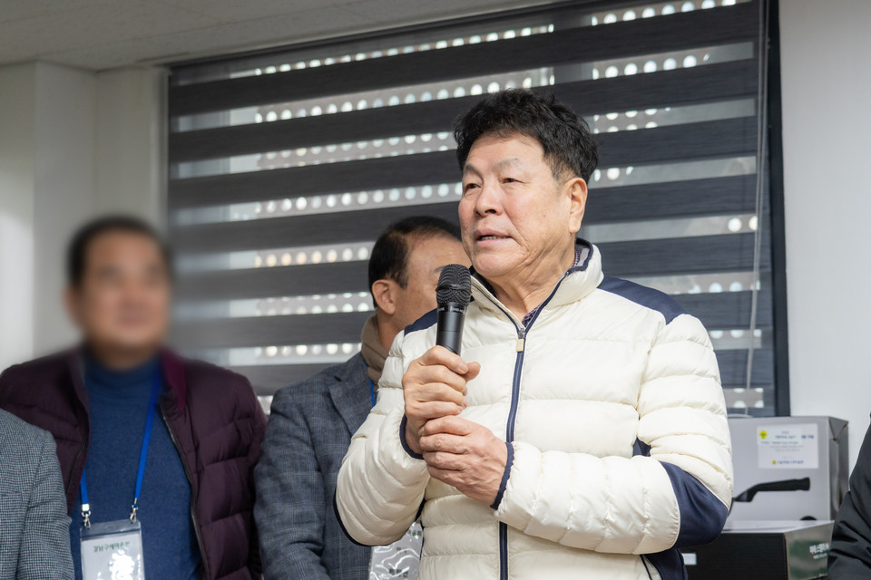 지난 15일 열린 “2025 강남구새마을회 정월대보름 윷놀이 행사”에서 이호귀 의장이 축사를 하고 있다.