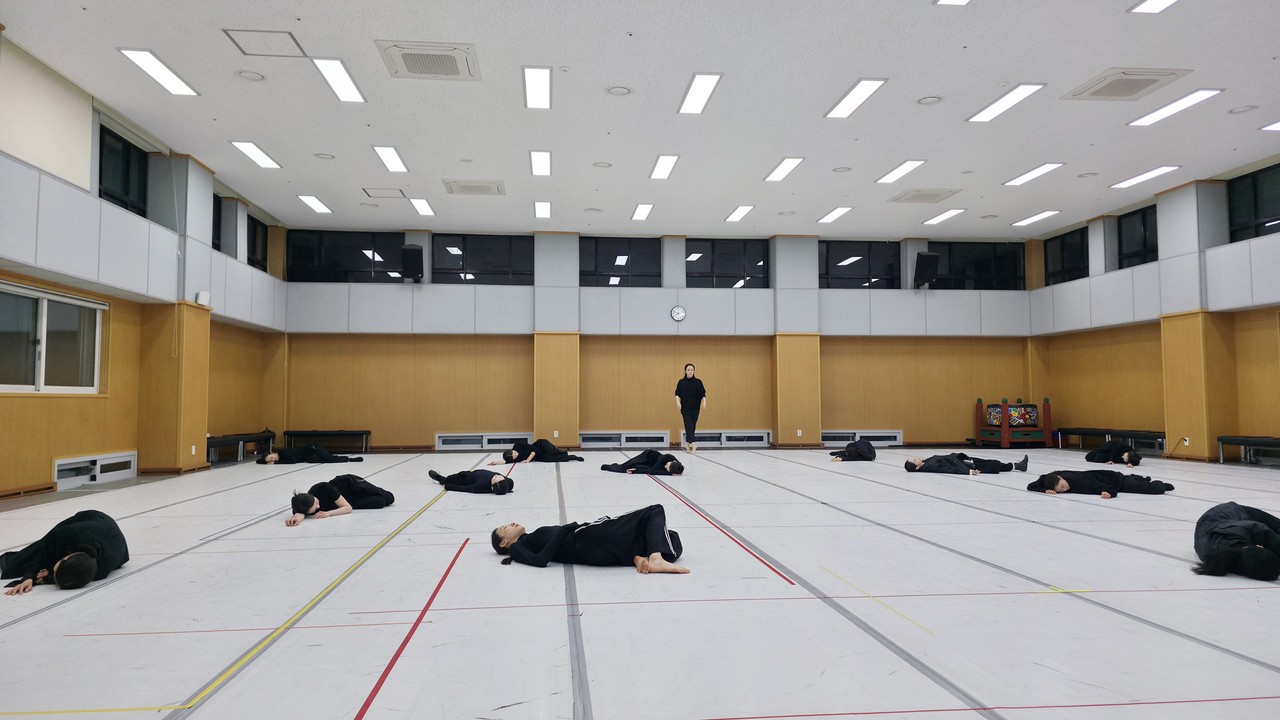 산조&살풀이 무대를 선보이고 있는 장현수와 국립무용단