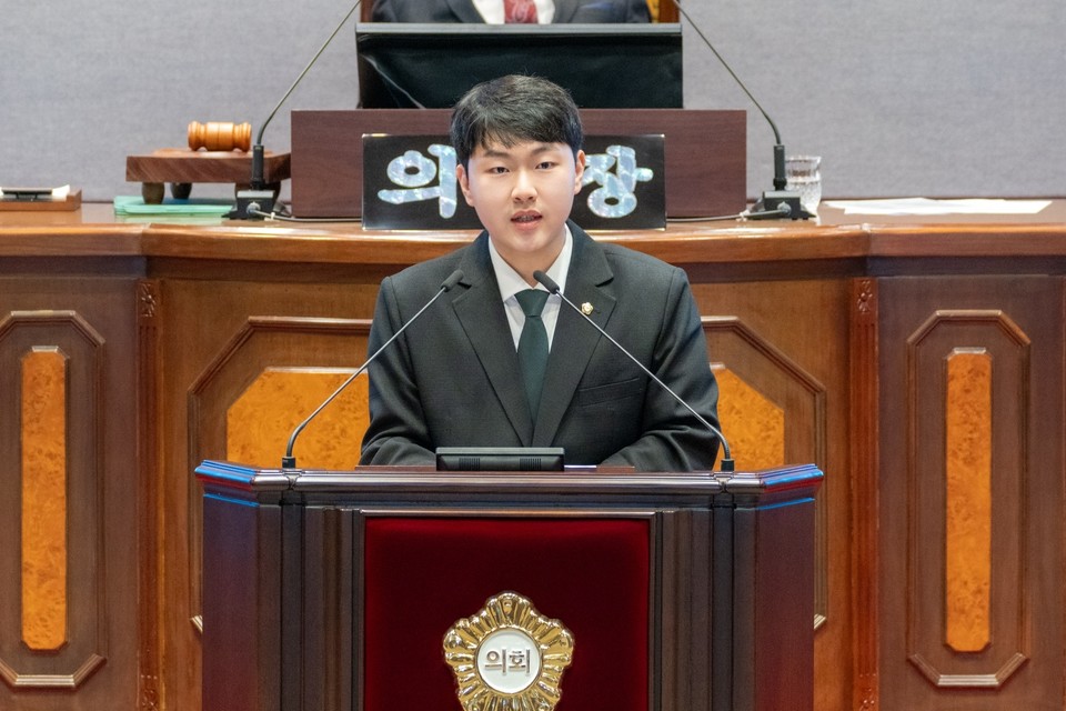 신상선언중인 우종혁 강남구의원