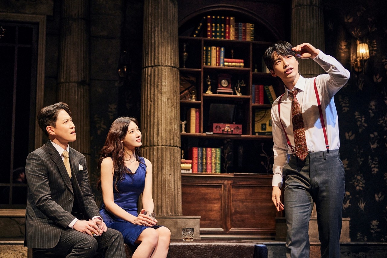 1958년_델포이 신전에서 들은 목소리에 대해 이야기하는 올리버(김바다) ㅣ 제공 연극열전