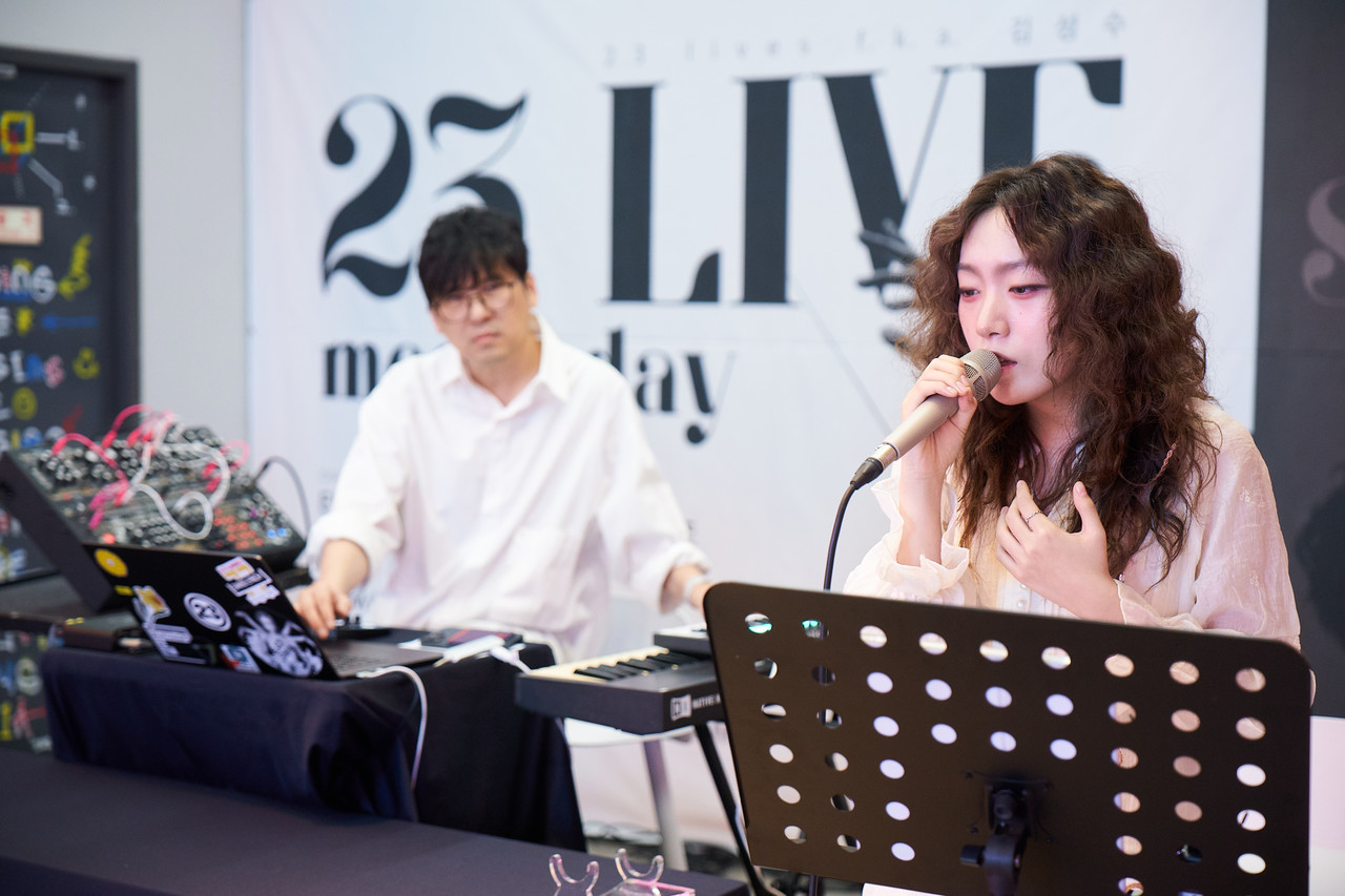 ▲ 가창 김푸름 (왼쪽 김성수, 오른쪽 김푸름) ㅣ 제공 감탄사