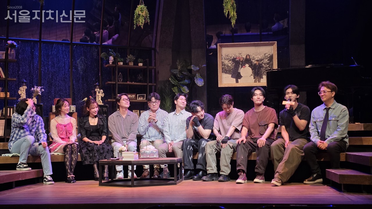 ▲ 질의응답을 진행 중인 배우들