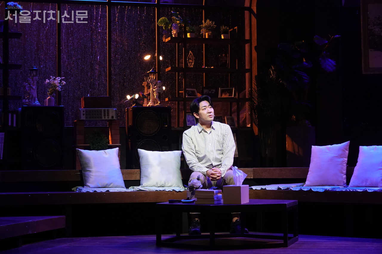 ▲ 프레스콜을 진행 중인 배우들