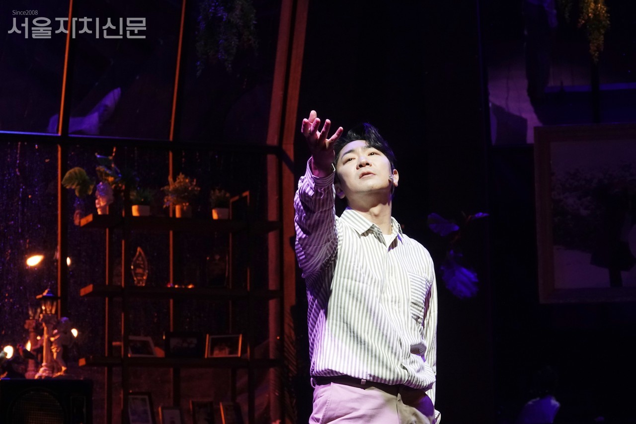 ▲ 프레스콜을 진행 중인 배우들