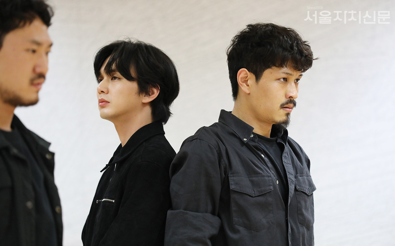 ▲ 장면을 시연 중인 배우 유승호와 코러스(김재형)