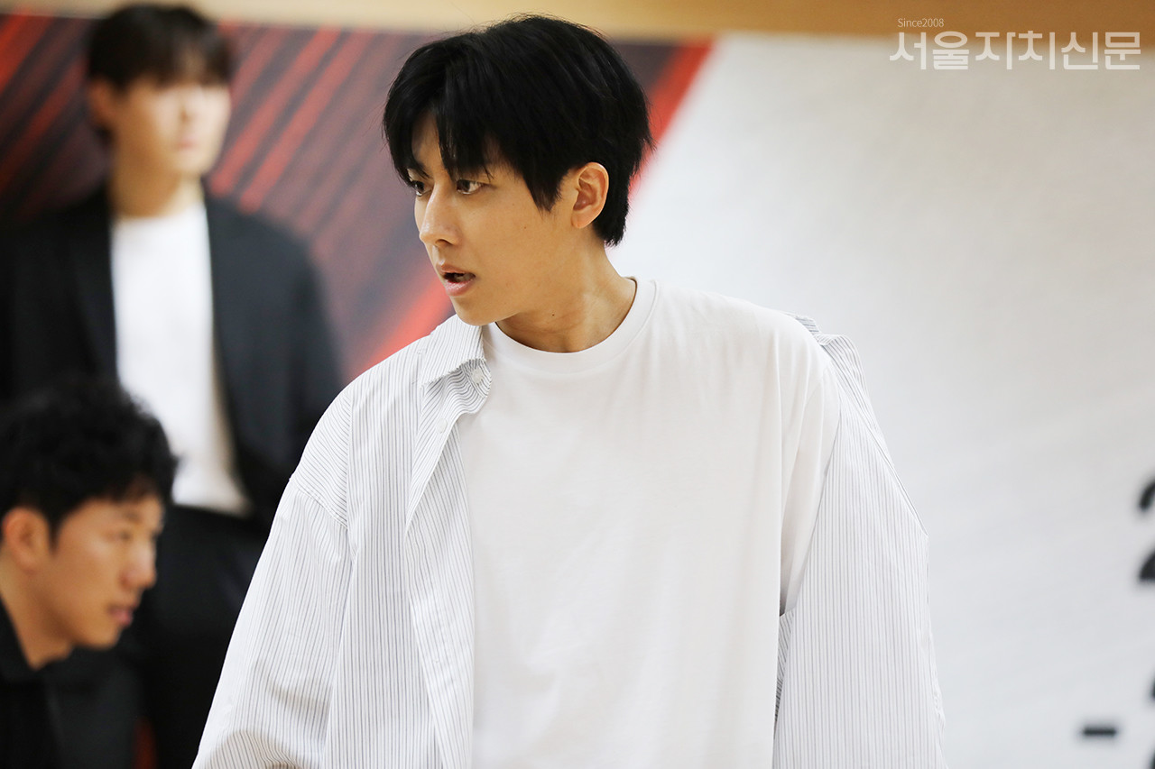 ▲ 장면을 시연 중인 배우 손호준