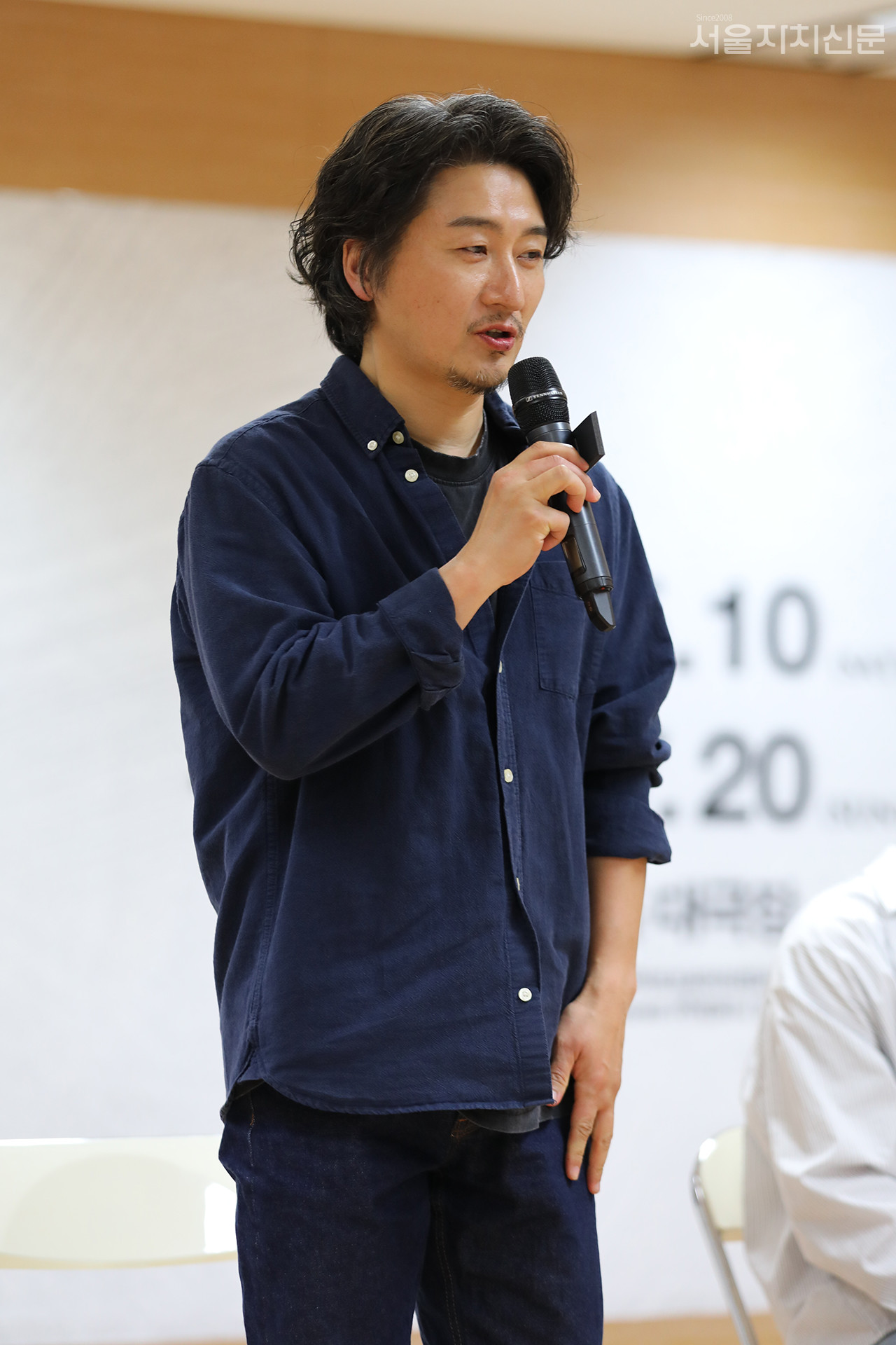 ▲ 질의응답을 진행 중인 배우 김준원