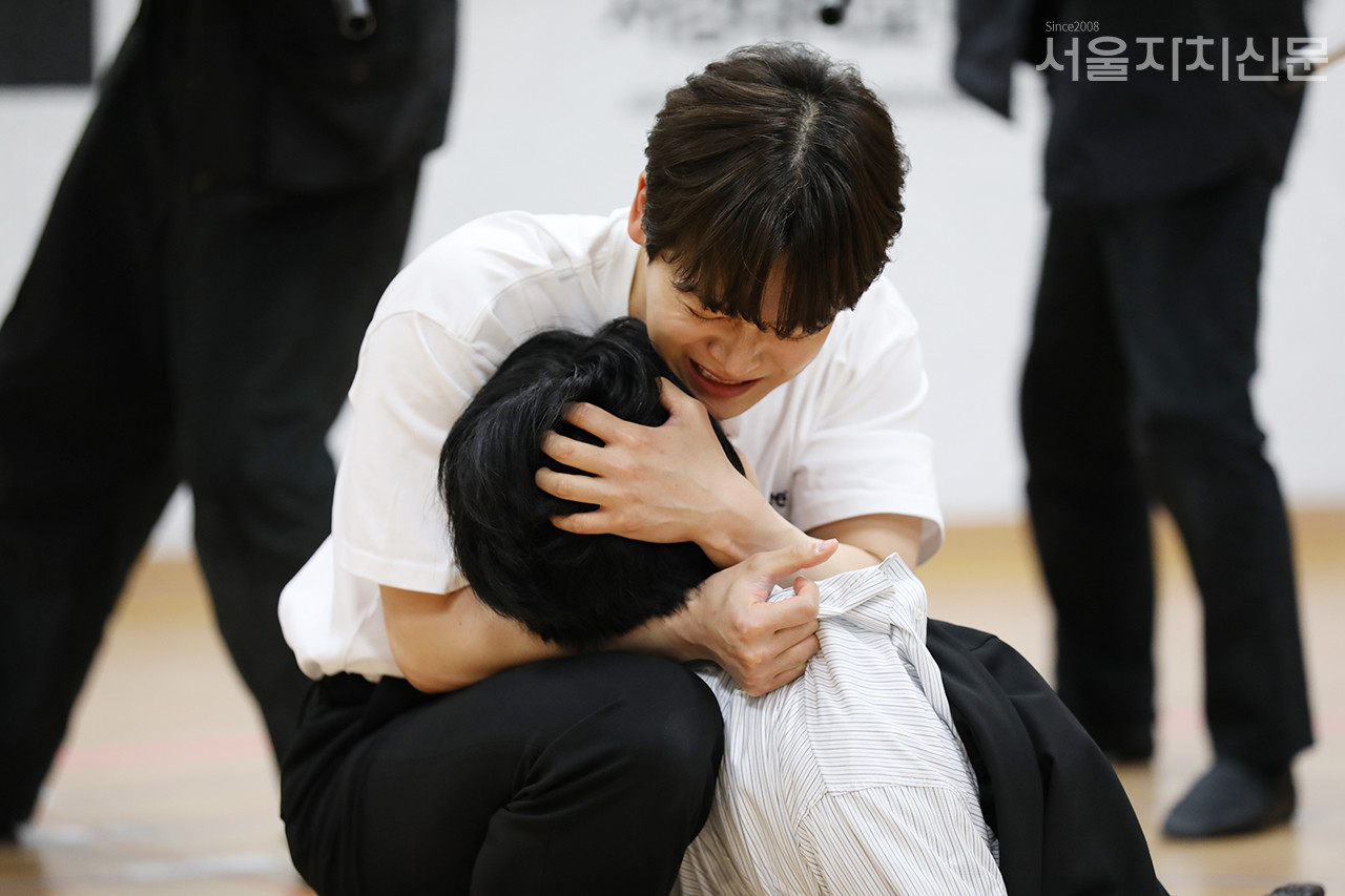 ▲ 장면을 시연 중인 배우 양지원, 손호준