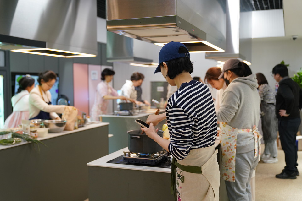 강남구 1인가구 커뮤니티센터 ‘채식밥상’ 프로그램 운영 모습