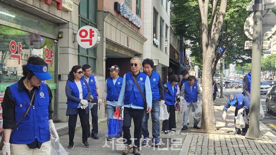 바르게살기운동강남구협의회, 환경의 날 맞아 논현2동 일대 정화활동 1
