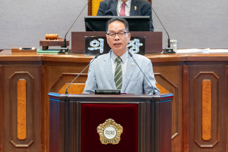 복진경 부의장이 10일 강남구의회 본회의장에서 5분자유발언을 하고 있다