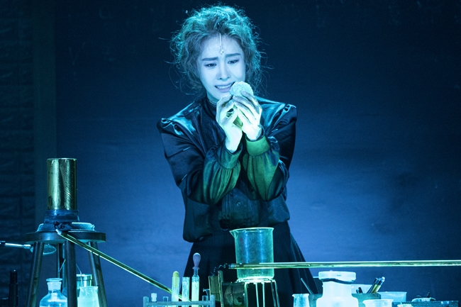 2020 '마리 퀴리' 공연 사진, 제공 라이브㈜