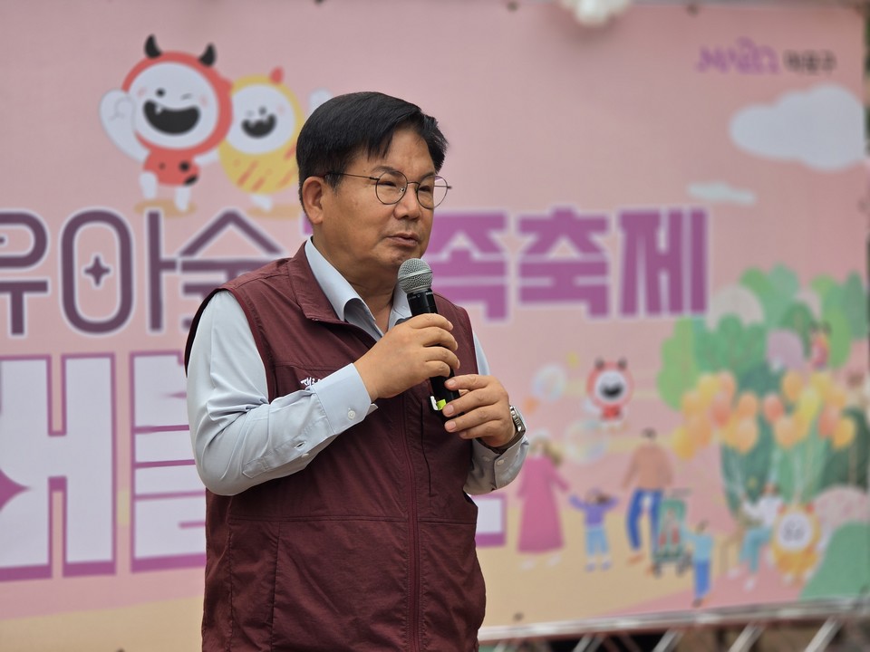 박강수 마포구청장이 ‘2025 마포 유아숲 가족축제’에 참석해 인사말을 전하고 있다.