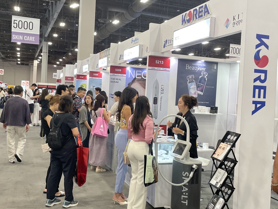 지난해 7월 라스베이거스 코스모프로프에 설치한 강남구 뷰티 기업 홍보부스
