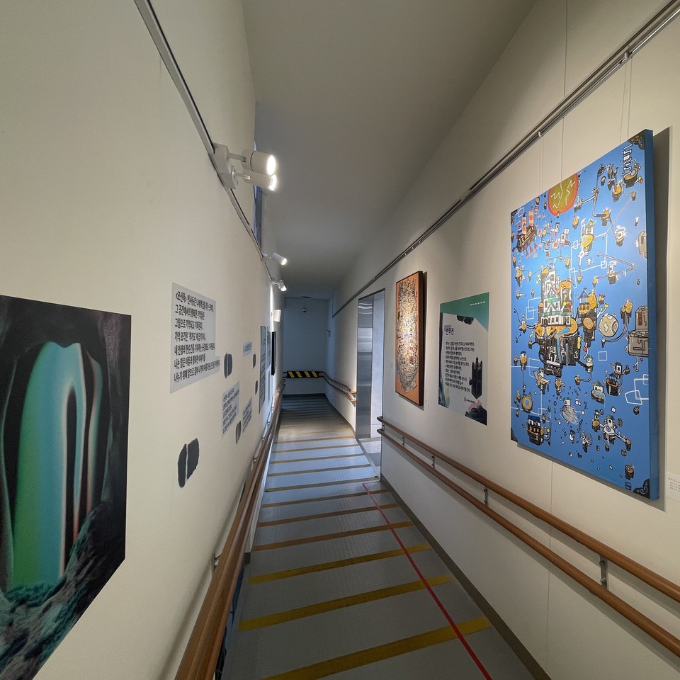 ▲ 《작가발, 굴》 전시장 전경 사진(사진제공= 강남장애인복지관) 