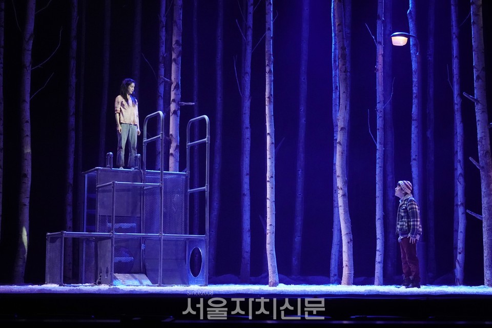 8일 국립극장에서 열린 연극 렛미인 프레스콜 주요 시연장면 4